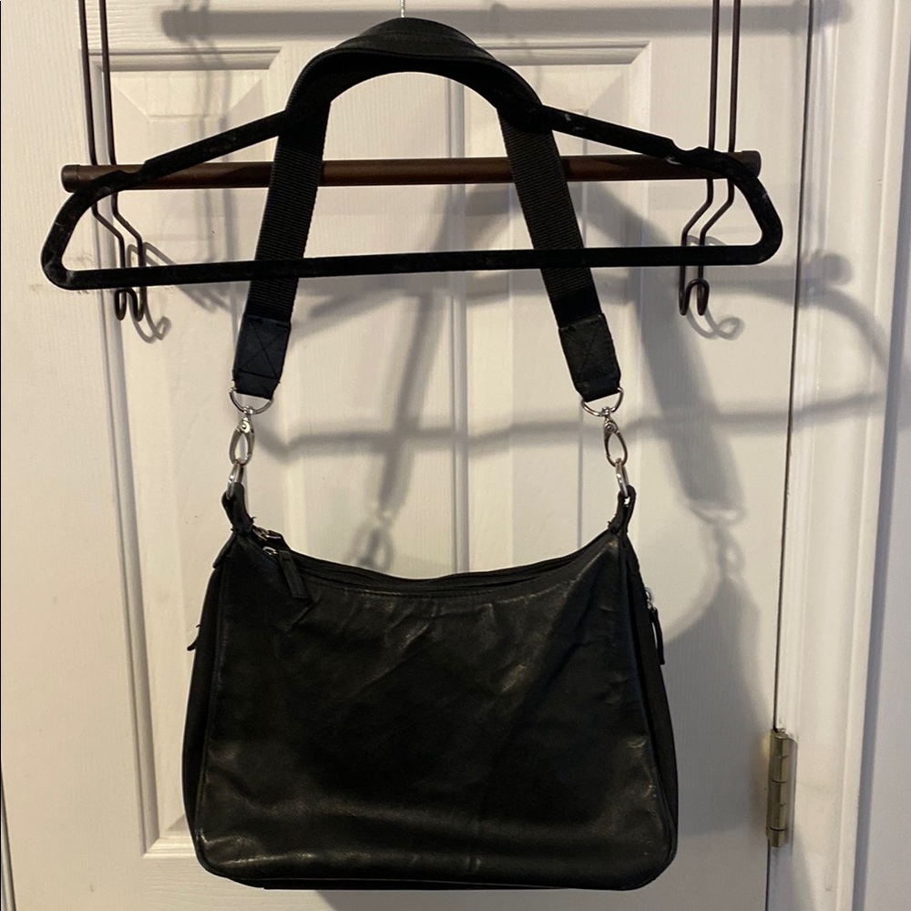Gun Tote’n Mamas concealed carry purse, preowned, black leather